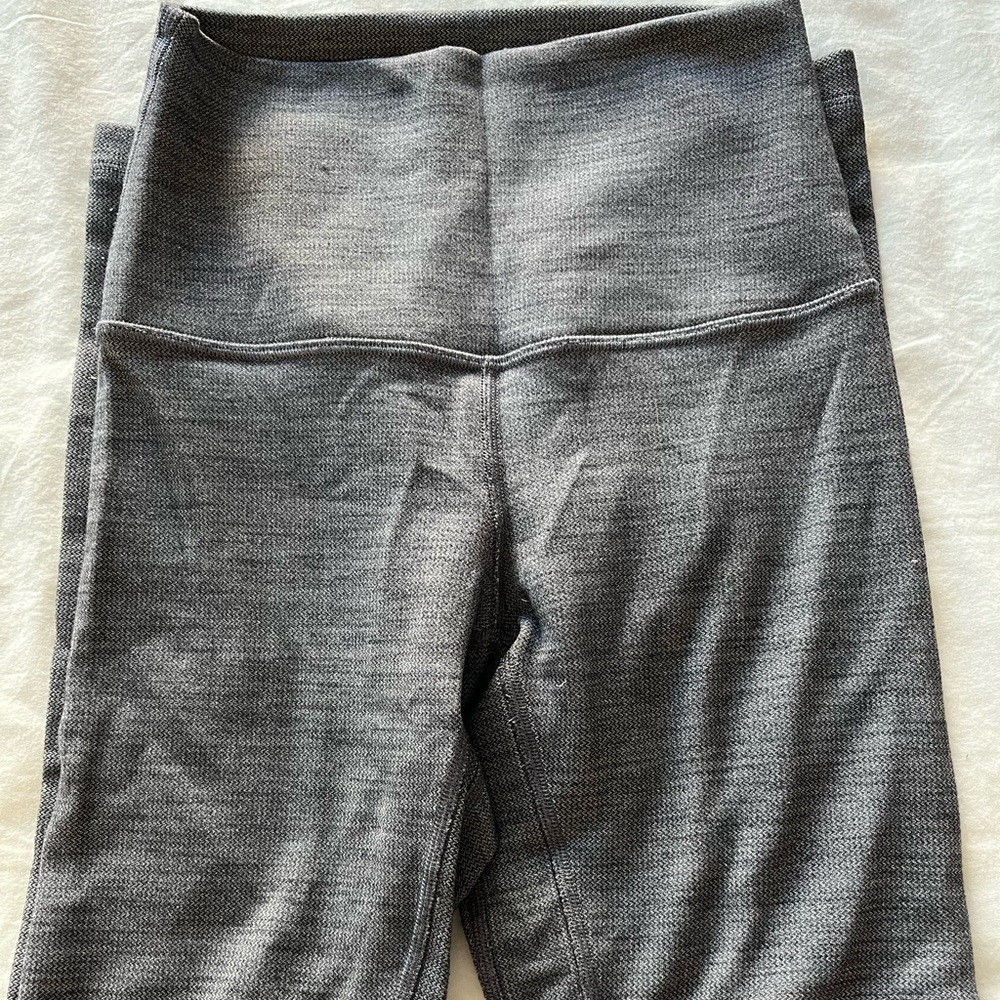 LuLuLemon 25” high rise Align leggings - Heather gray.